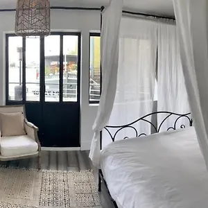 https://appartement-sur-leau-avec-parking-priv-gratuit.fr-paris.fr